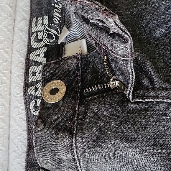 Garage Denim Capri Pants - Picture 6 of 6